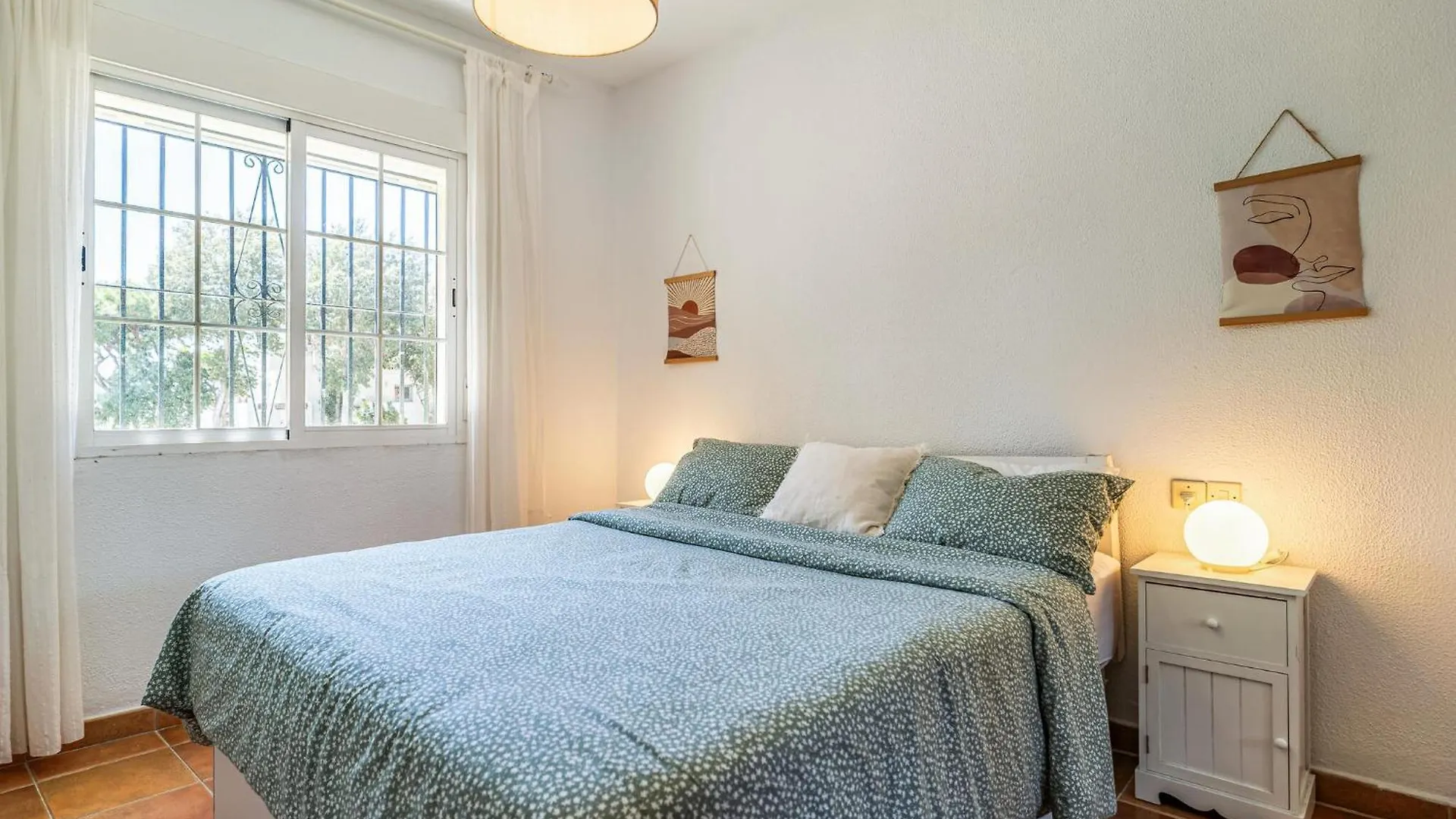 Gorgeous Home In Chiclana De La Frontera 0*,