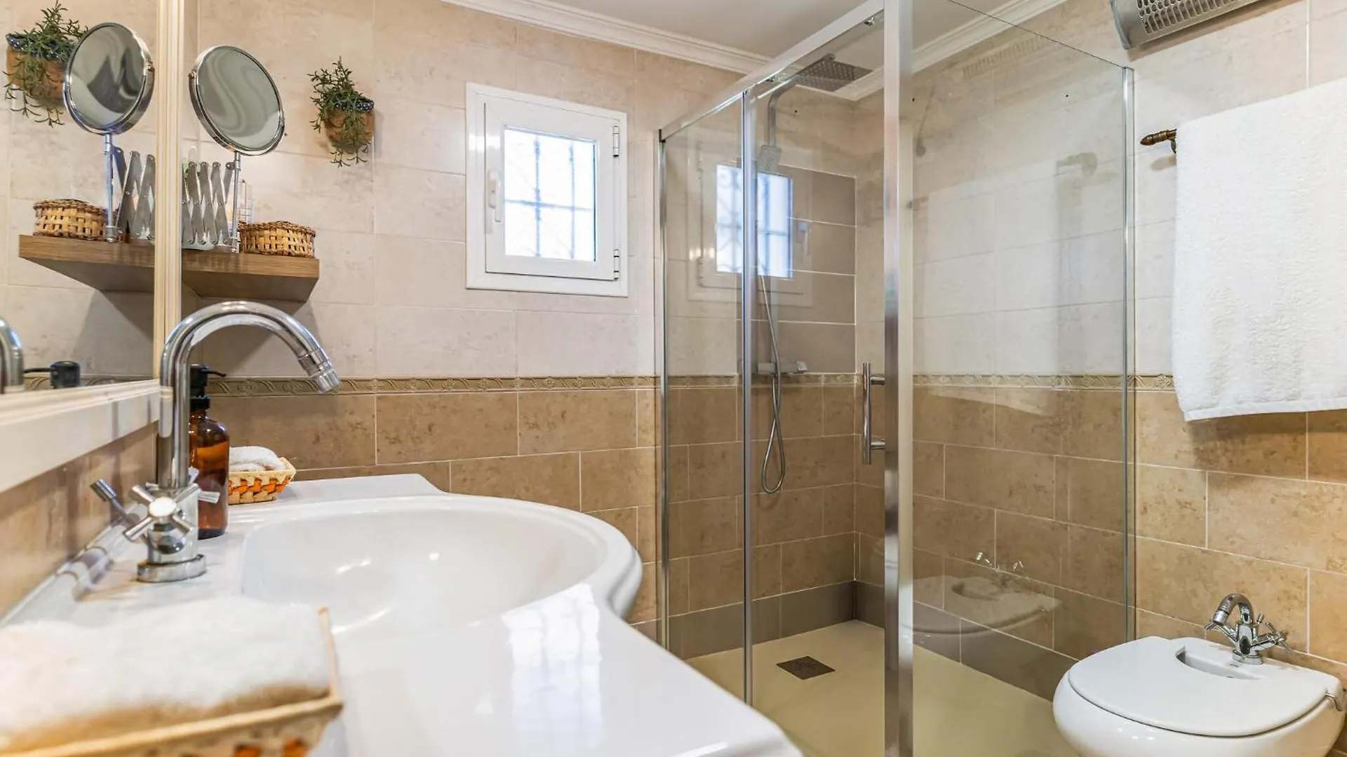 Gorgeous Home In Chiclana De La Frontera Holiday home