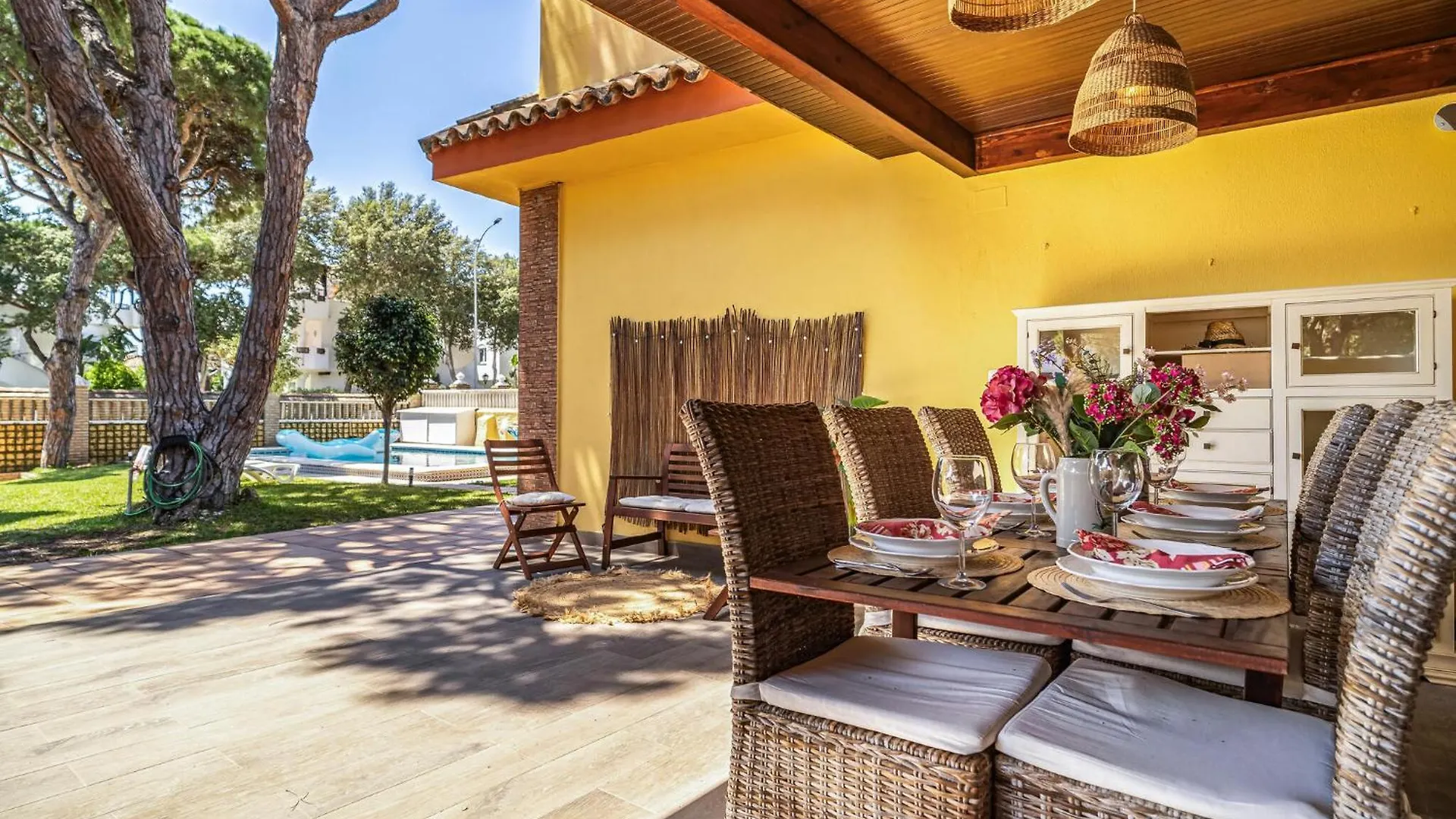 Gorgeous Home In Chiclana De La Frontera Spain